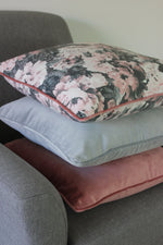 Cargar imagen en el visor de la galería, McAlister Textiles Matt Dove Grey Piped Velvet Cushion Cushions and Covers 
