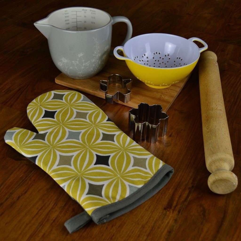 McAlister Textiles Laila Yellow Cotton Print Oven Mitt Kitchen Accessories 