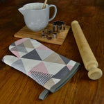 Cargar imagen en el visor de la galería, McAlister Textiles Vita Pink Cotton Print Single Oven Mitt Kitchen Accessories 
